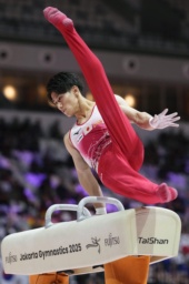 　男子個人総合決勝　橋本大輝の床運動＝ジャカルタ（共同）