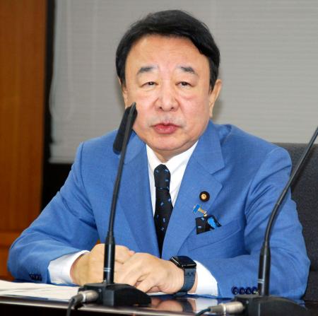 　就任記者会見をする青山繁晴環境副大臣＝２３日午後、環境省