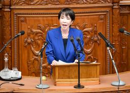 　衆院本会議で就任後初めての所信表明演説をする高市首相＝２４日午後