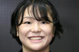 　女子５７キロ級で優勝し、喜ぶ藤波朱理＝ノビサド（共同）