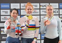 　女子スプリント決勝で力走する佐藤水菜＝サンティアゴ（共同）
