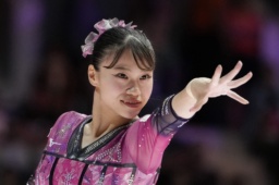 　女子種目別平均台決勝　演技する杉原愛子＝ジャカルタ（共同）