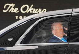 　羽田空港を離陸する米大統領専用機「エアフォースワン」＝２９日午前