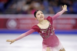 　女子でＧＰ初優勝を果たした千葉百音＝サスカトゥーン（共同）