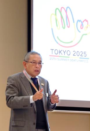 　「デフリンピック」の開幕が近づき、記者会見する全日本ろうあ連盟の久松三二氏＝５日午後、東京都新宿区