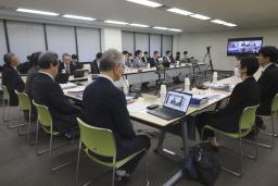 　生活保護訴訟の最高裁判決を受けた専門委員会＝１０月、厚労省