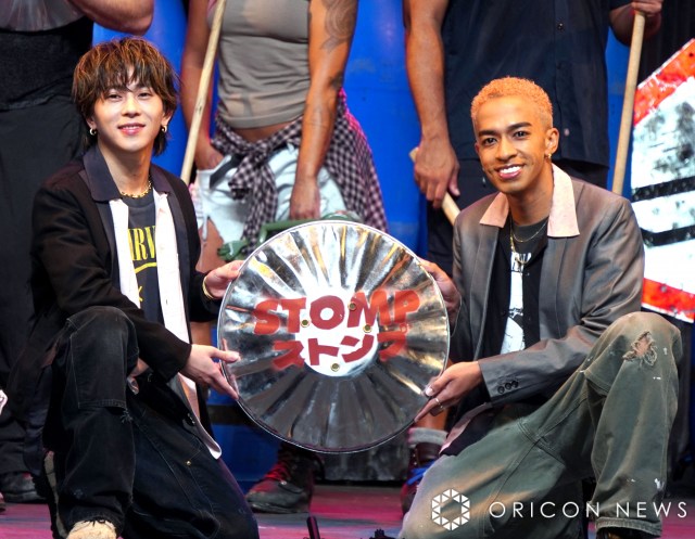 パフォーマーに“粉もん”をおすすめしたAぇ! group（左から）末澤誠也、草間リチャード敬太 （C）ORICON NewS inc.