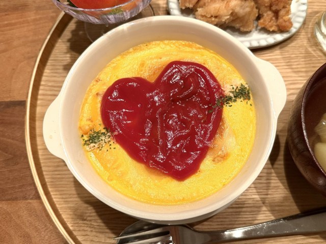 「中はとろっと焼きオムライス」（画像提供：まいのおやつさん　@mainooyatsu）