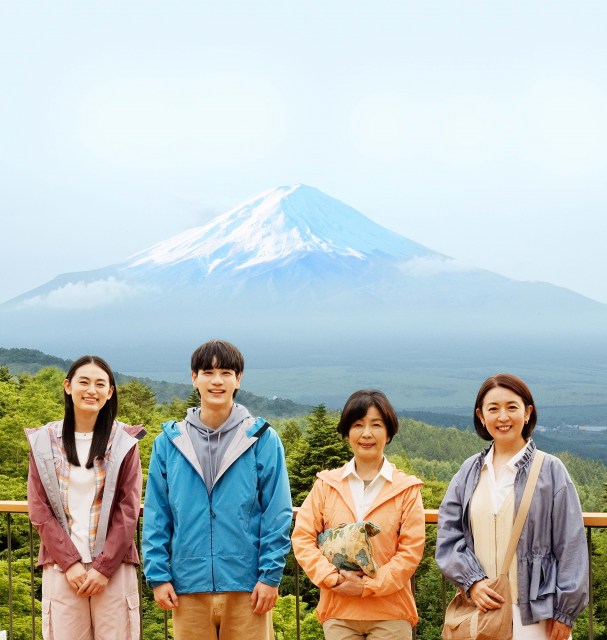 『富士山と、コーヒーと、しあわせの数式』（C）2025「富士山と、コーヒーと、しあわせの数式」