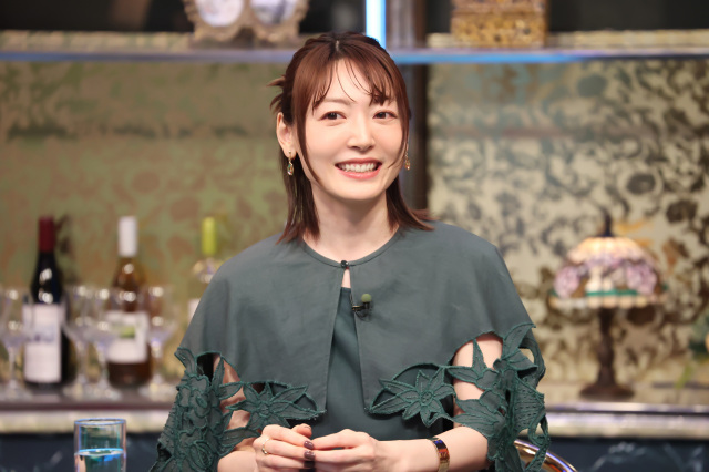 5日放送の『酒のツマミになる話』に出演する花澤香菜（C）フジテレビ
