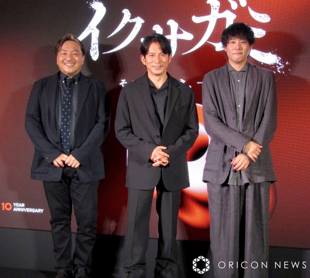 「Netflix10周年ポップアップイベント『イクサガミ』スペシャルトークショー」に登壇した（左から）今村翔吾氏、岡田准一、藤井道人監督 （C）ORICON NewS inc.
