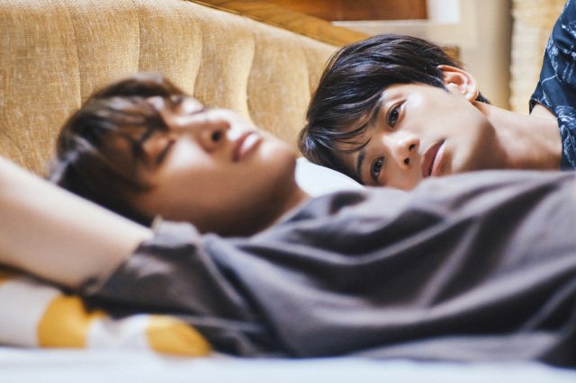 映画『（LOVE SONG）』に出演する（左から）向井康二、森崎ウィン（C）2025『（LOVE SONG）』製作委員会