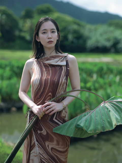 『FRaU』11月号に登場する吉岡里帆（講談社）