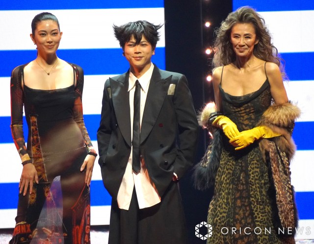 ジャンポール・ゴルチエ『ファッションフリークショー』初日プレミア公演イベントに登場した（左から）森星、増田貴久、萬田久子 （C）ORICON NewS inc.