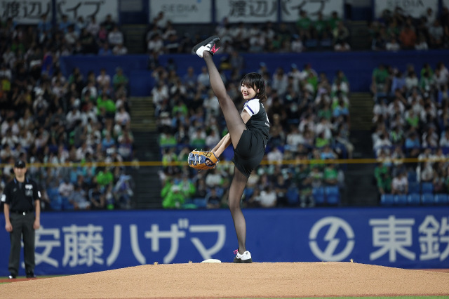 『ヤクルト対DeNA』で始球式を行った岡田紗佳