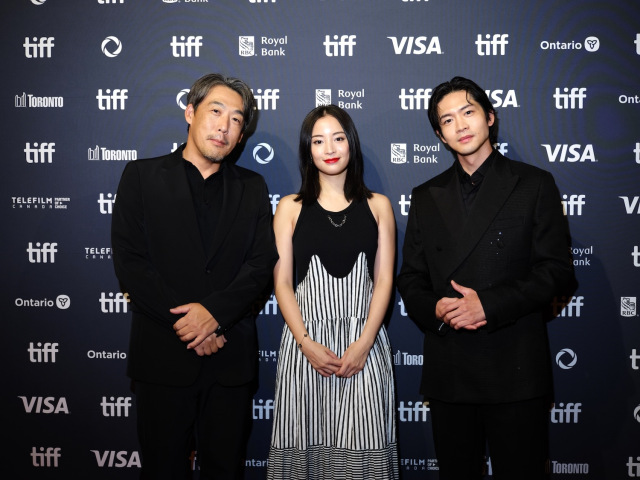 「第50回トロント国際映画祭」に参加した映画『遠い山なみの光』石川慶監督、広瀬すず、松下洸平
