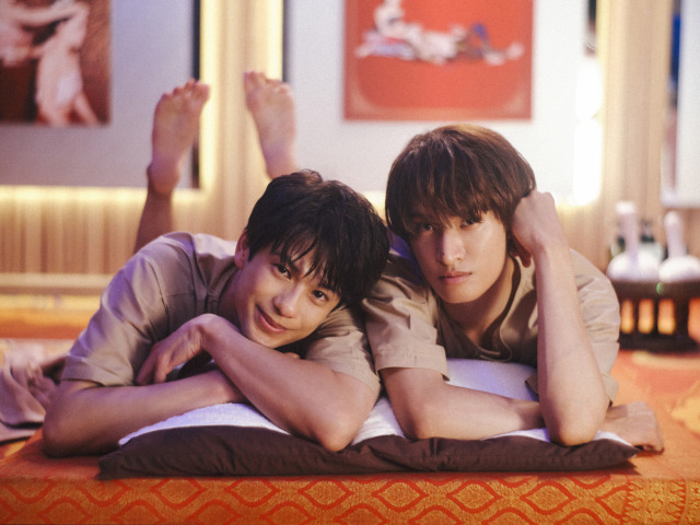 映画『（LOVE SONG）』に出演する（左から）森崎ウィン、向井康二（C）2025『（LOVE SONG）』製作委員会