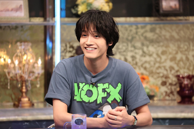 『酒のツマミになる話』に出演する Aぇ! group 佐野晶哉 （C）フジテレビ