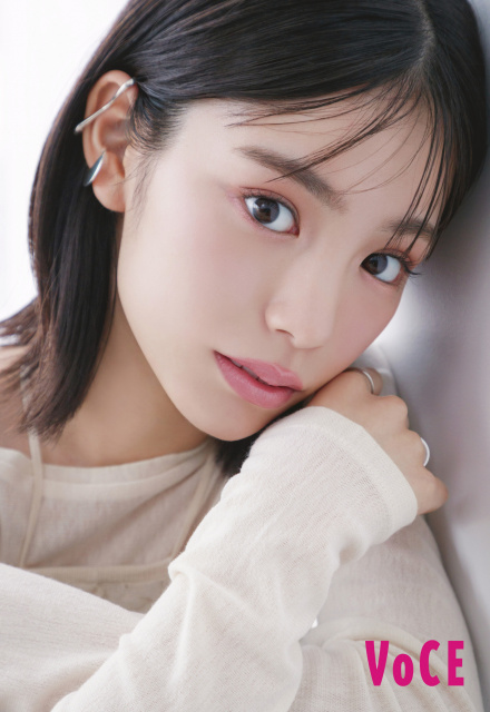 當真あみ＝『VOCE』2025年11月号（講談社）
