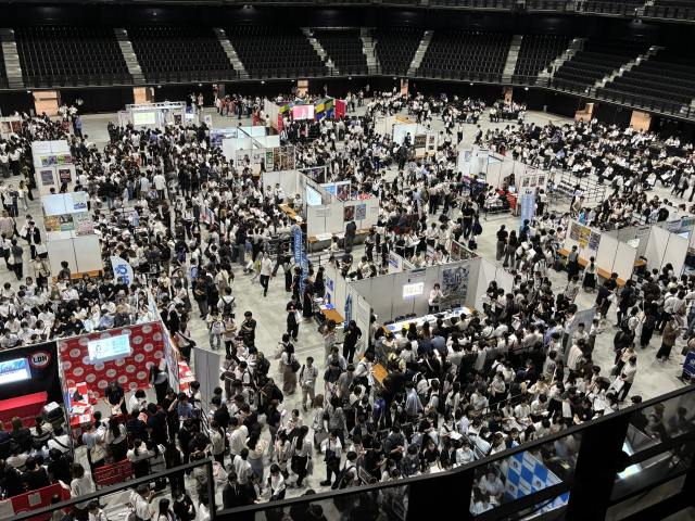 平日の初回開催で4000人が来場した『～ぴあpresents～　エンタメ業界研究フェス』（横浜・ぴあアリーナMM）