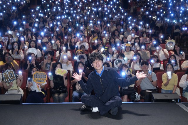 映画『８番出口』アクターズハウスに登場した二宮和也（C）2025 映画「８番出口」製作委員会