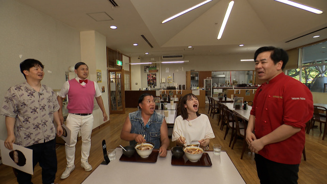 オードリーと対面するHEY！たくちゃん＝『オードリーさん、ぜひ会ってほしい人がいるんです。』（C）中京テレビ