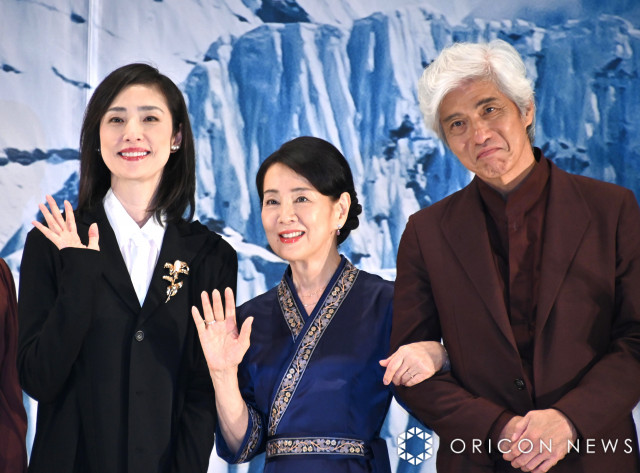 映画『てっぺんの向こうにあなたがいる』完成披露試写会に登壇した（左から）天海祐希、吉永小百合、佐藤浩市（C）ORICON NewS inc.