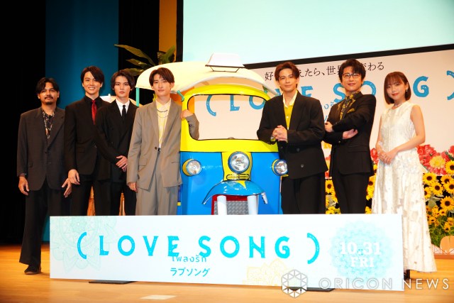 映画『（LOVE SONG）』ジャパンプレミアに登壇した（左から）チャンプ・ウィーラチット・トンジラー監督、逢見亮太、藤原大祐、向井康二、森崎ウィン、及川光博、齊藤京子 （C）ORICON NewS inc.