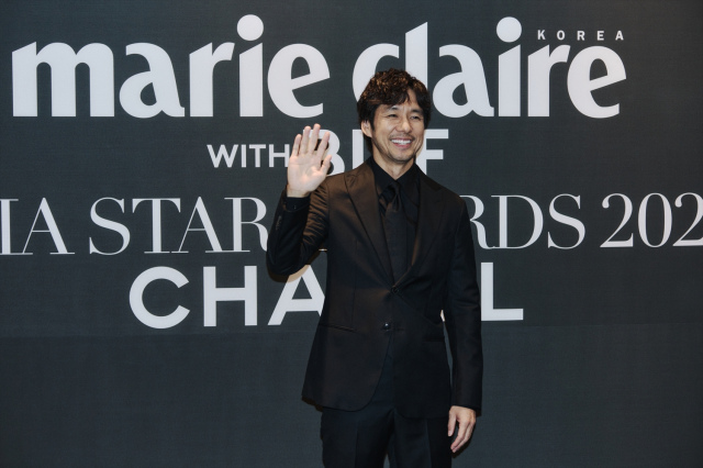 「BIFF with Marie Claire Asia Star Awards」ASIA STAR賞を受賞した西島秀俊