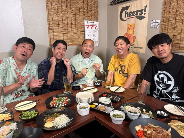 DMM TV『大脱出3』被害者の会に出演した（左から）岡野陽一、井口浩之、高野正成、森田哲矢、東ブクロ（C）DMM TV