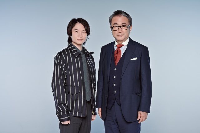 10月1日スタート『もしもこの世が舞台なら、楽屋はどこにあるのだろう』より（左から）神木隆之介、三谷幸喜（C）フジテレビ