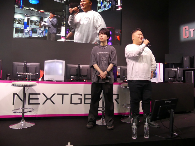 「NEXTGEAR新製品発表」に登壇したたこまる（左）、まざー３（右）。（撮影／水野幸則） （C）oricon ME inc.