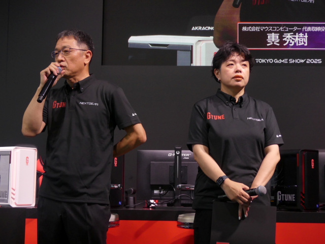 25日に開催された「G TUNE新製品発表」に登壇したマウスコンピューター代表取締役社長の軣（とどろき）秀樹氏と同社開発・購買本部 製品部エキスパートの林田奈美さん。（撮影／水野幸則） （C）oricon ME inc.