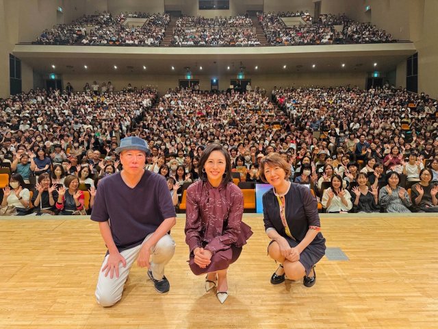 連続テレビ小説「あんぱん」最終回を見る会に登壇した（左から）柳川強氏、松嶋菜々子、中園ミホ氏（C）NHK