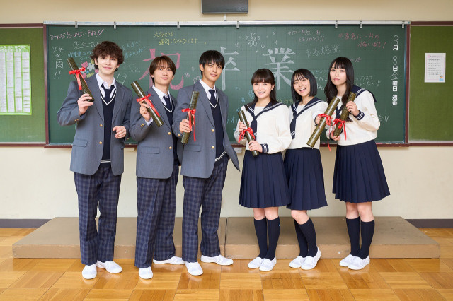 ドラマ『すべての恋が終わるとしても』オフショット(左から）鈴木康介、藤原丈一郎、神尾楓珠、葵わかな、浅川梨奈、冨山ゆり （C）ABCテレビ