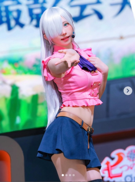 エリザベスのコスプレで出演したえなこ（写真は＠enakorinより）