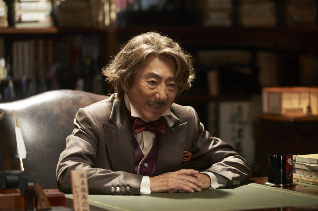 歴史学者・小石川二郎（市村正親）＝映画『新解釈・幕末伝』（12月19日公開）（C）2025 映画「新解釈・幕末伝」製作委員会