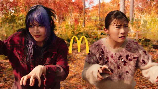 秋冬の定番スイーツ「三角チョコパイ」新CMに出演したHANAのNAOKO、伊藤沙莉