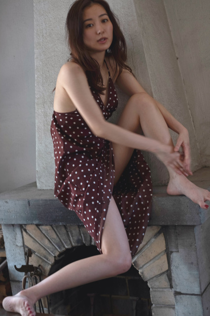 高田里穂の写真集『素描』より （C）渡　朔／講談社