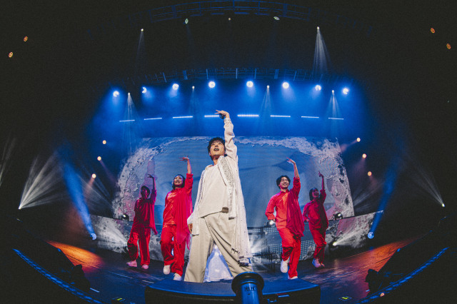 初のファンクラブイベント『OFFICE NINO HOLDINGS FAN MEETING 2025 "Show Case"』を行った二宮和也　PHOTO：西槇太一