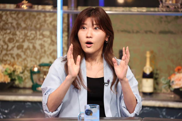 ヒコロヒー＝『酒のツマミになる話』（C）フジテレビ