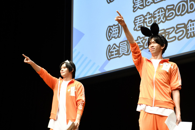 『稜海しました！超特急QR』初の公開録音イベントを開催した超特急（左から）カイ、リョウガ （C）文化放送