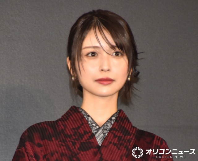 シックな赤基調の着物姿で登場した長濱ねる （C）ORICON NewS inc.