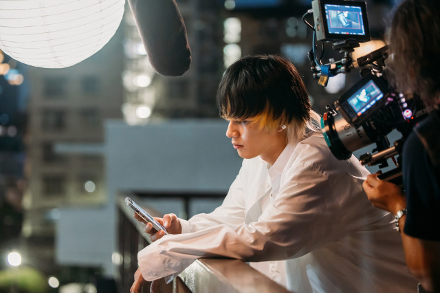 映画『愚か者の身分』（10月24日公開）メイキング写真（C）2025映画「愚か者の身分」製作委員会