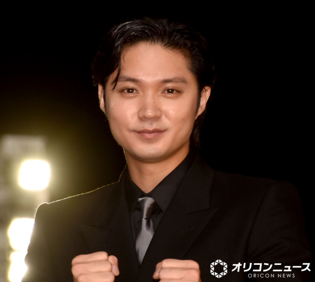 競馬ファンの“バズーカカメラ”に驚いた磯村勇斗 （C）ORICON NewS inc.