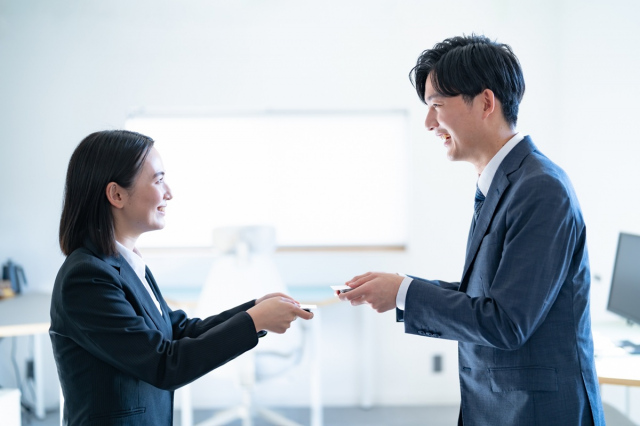おすすめの「企業研修 新卒社員向け公開講座」とは？（画像はイメージ)