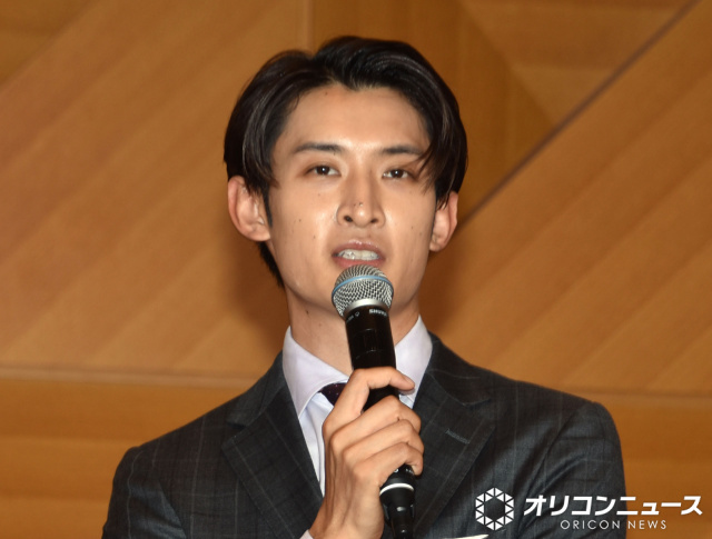 スーツ姿に黄色い歓声が上がったSnowMan・向井康二 （C）ORICON NewS inc.