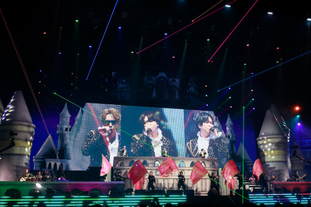 『NEWS LIVE TOUR 2025 変身』横浜アリーナ公演より