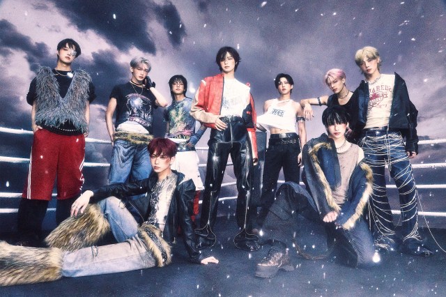 &TEAM韓国1stミニアルバム『Back to Life』New Artist Photo（C）YX LABELS