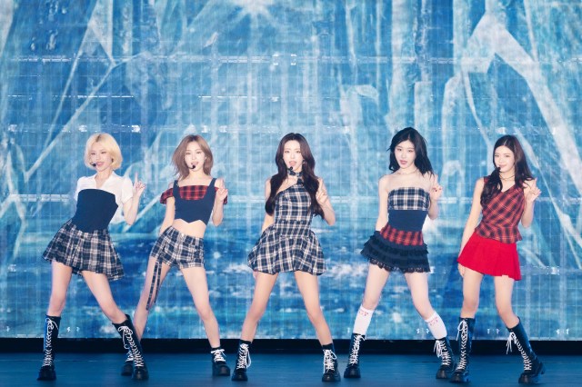 『ITZY The 4th Fan Meeting ITZY MIDZY, LET’S FLY!“ON AIR”』を開催したITZY（撮影：田中聖太郎）